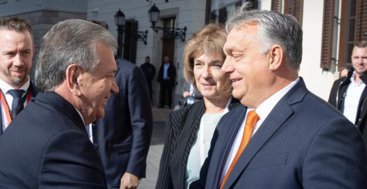 Viktor Orbán s uzbeckým prezidentom Šavkatom Mirzijojevom.