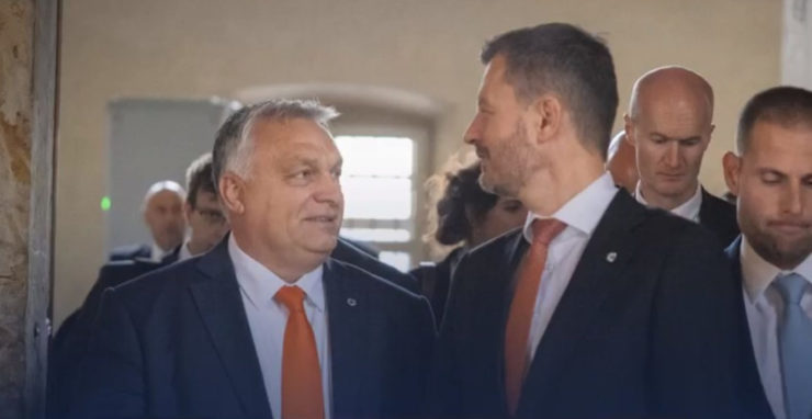 Zľava Viktor Orbán a Eduard Heger vo videu, ktoré zverejnil maďarský premiér na sociálnej sieti.