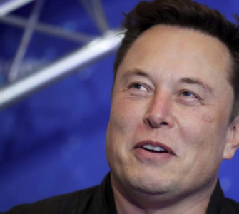 Na archívnej snímke z 1. decembra 2020 miliardár a podnikateľ Elon Musk