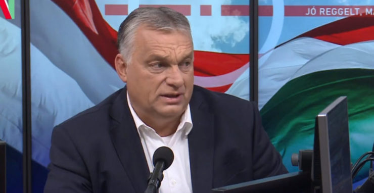 Viktor Orbán v štúdiu verejnoprávneho rozhlase Kossuth Rádió.
