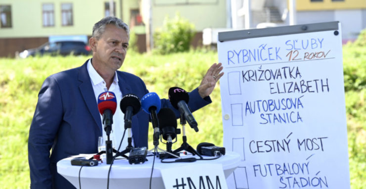 nezávislý kandidát na primátora mesta Trenčín Miloš Mičega počas oznámenia svojej kandidatúry v októbrových komunálnych voľbách vo štvrtok 23. júna 2022 v Trenčíne.