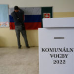 Na ilustračnej snímke volebná schránka pre komunálne voľby 2022.