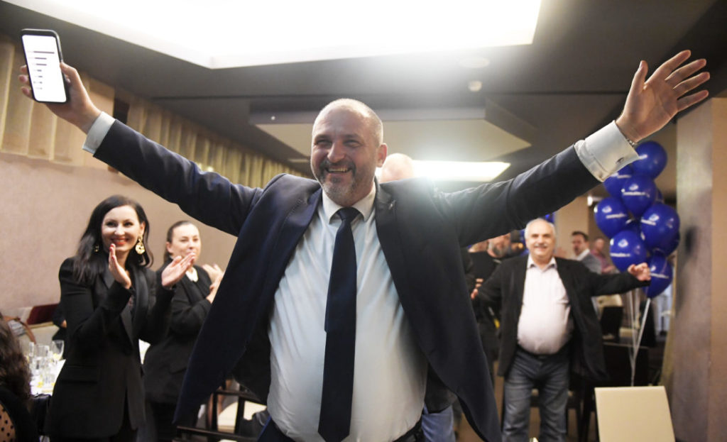 kandidát na primátora Košíc Jaroslav Polaček počas volebnej noci po zverejnení predbežných neoficiálnych výsledkov v Košiciach 30. októbra 2022.