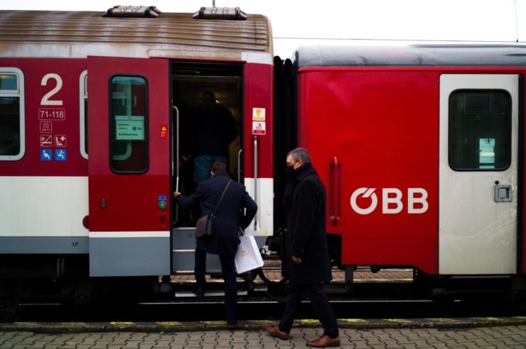 Na ilustračnej snímke osobný vlak rakúskeho dopravcu Österreichische Bundesbahnen (ÖBB).