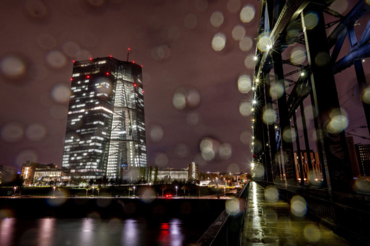 Na archívnej snímke zo 4. novembra 2022 budova Európskej centrálnej banky.
