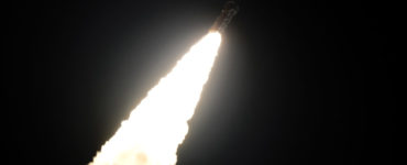 Štart superťažkej rakety Space Launch System (SLS) s modulom Orion bez ľudskej posádky z Kennedyho vesmírneho strediska v americkom štáte Florida v stredu 16. novembra 2022.