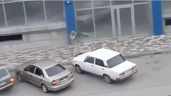 Snímka z videa zachytávala strelca v ruskom meste Krymsk.