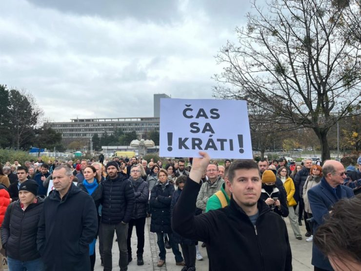 Protest zdravotníkov a lekárov v Bratislave