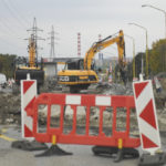 Práce na búraní mosta ponad Myslavský potok a prípravy na výstavbu nového premostenia na rekonštruovanej Slaneckej ceste v Košiciach 11. októbra 2022.