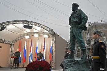 Stretnutie prezidentov a socha Fidela Castra v Moskve