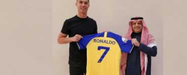 Cristiano Ronaldo po podpise zmluvy s klubom s klubom Al-Nassr FC.