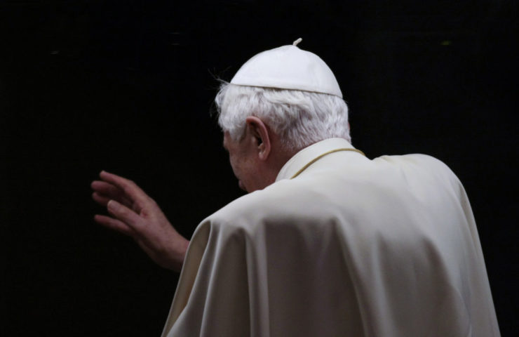 Na archívnej snímke z 25. marca 2010 pápež Benedikt XVI.