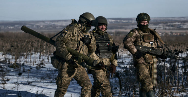 Ukrajinskí vojaci počas bojov medzi ukrajinskou a ruskou armádou o mesto Soledar.