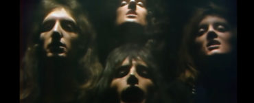 Členovia skupiny Queen vo videoklipe Bohemian Rhapsody. Reprofoto: