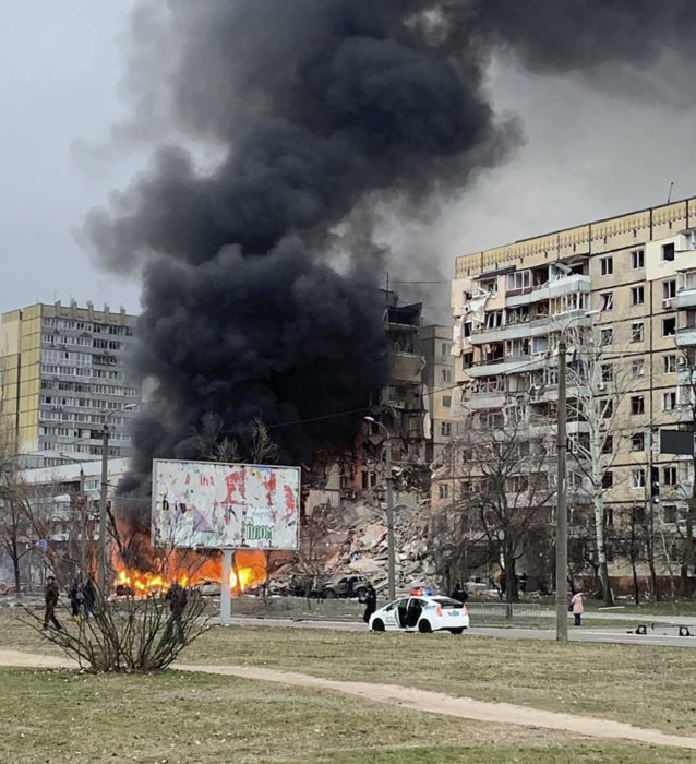 Vojenská správa ukrajinského hlavného mesta Kyjev v piatok informovala, že pri odrážaní nočného náletu boli zneškodnené "všetky vzdušné ciele" v oblasti hlavného mesta.