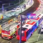 Fotografia z videa z miesta nehody, počas ktorej sa zrazila v Bratislave električka s autom.