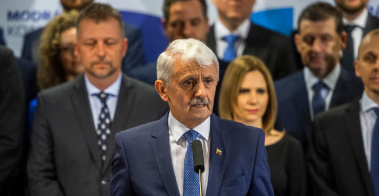 Mikuláš Dzurinda (uprostred) predstavuje nový politický projekt s názvom Modrá koalícia.