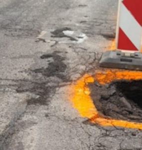 Jama na ceste na bratislavskej Košickej ulici.