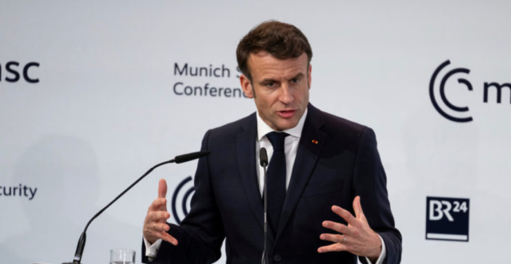 Francúzsky prezident Emmanuel Macron počas prejavu na otvorení 59. Mníchovskej bezpečnostnej konferencie v Mníchove 17. februára 2023.
