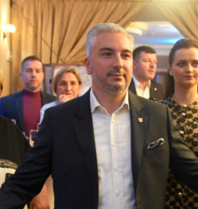 Rastislav Trnka prichádza na brífing po neoficiálnych výsledkoch počas volebnej noci v Košiciach 29. októbra 2022.