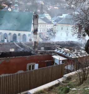 Na snímke jeden zo zhorených objektov v Banskej Štiavnici 18. marca 2023.