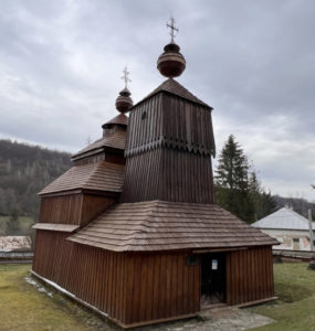 Dva gréckokatolícke drevené chrámy, ktoré sú zapísané v zozname svetového dedičstva UNESCO, sú chránené proti požiaru. Ide o Chrám sv. archanjela Michala v Ladomirovej z roku 1742 a Chrám sv. Bazila Veľkého v Bodružale z roku 1658. Na snímke gréckokatolícky drevený chrám sv. Bazila Veľkého v Bodružali z roku 1658