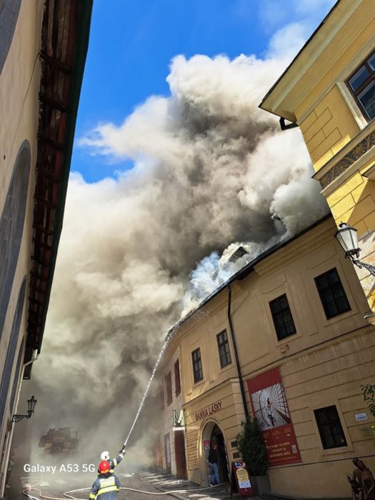 Centrum Banskej Štiavnice počas požiaru v sobotu 18. marca 2023.