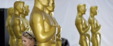 Filmový svet ovládli Oscary. V americkom Los Angeles sa na červenom koberci stretli najväčšie filmové hviezdy súčasnosti.