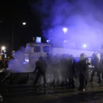Francúzska polícia zasahovala vo štvrtok večer slzotvorným plynom a vodným delom voči tisíckam demonštrantom, ktorí sa na námestí v centre Paríža zišli na spontánnom proteste proti dôchodkovej reforme presadzovanej prezidentom Emmanuelom Macronom.