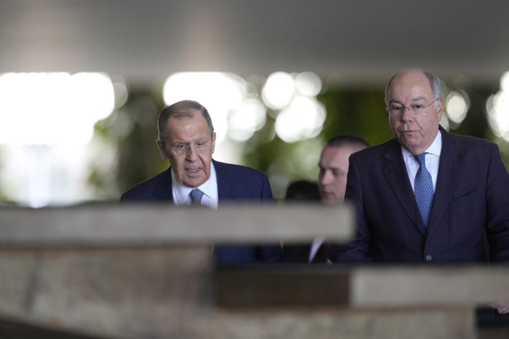 Ruský minister zahraničných vecí Sergej Lavrov sa stretol v pondelok v Brazílii s prezidentom Luizom Ináciom Lulom da Silvom,