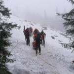 Horská záchranná služba (HZS) v sobotu pomáhala viacerým turistom, ktorí v nepriaznivých poveternostných podmienkach uviazli na hrebeni Malej Fatry. Obdobnú záchrannú akciu mali aj v piatok