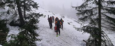 Horská záchranná služba (HZS) v sobotu pomáhala viacerým turistom, ktorí v nepriaznivých poveternostných podmienkach uviazli na hrebeni Malej Fatry. Obdobnú záchrannú akciu mali aj v piatok