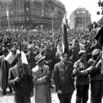 Zástupcovia partizánov cudzích spriatelených štátov na manifestácii v Bratislave 1. mája 1945