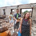 Slovenská Vojenská podporná nadácia, ktorá nie je súčasťou rezortu obrany, pokračuje vo finančnej pomoci pri organizovaní terapeutických táborov pre deti, ktorých domovy sú vo viacerých ukrajinských mestách a obciach po bojoch v ruinách.