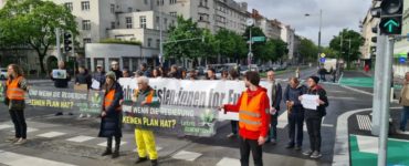 Klimatickí aktivisti zablokovali vo Viedni dopravu