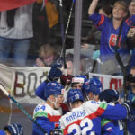 Slovenskí hokejisti sa tešia po góle kapitána Mareka Hrivíka na 2:1 v zápase základnej B-skupiny Slovensko - Lotyšsko na 86. majstrovstvách sveta v ľadovom hokeji v sobotu 13. mája 2023 v lotyšskej Rige.