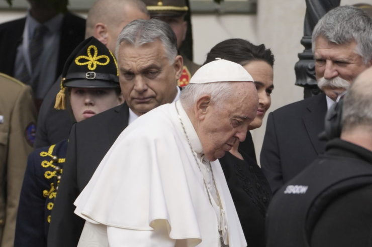Ukrajina odmieta mierovú misiu Vatikánu, o ktorej počas návštevy Budapešti rokoval minulý piatok pápež František aj s premiérom Viktorom Orbánom.