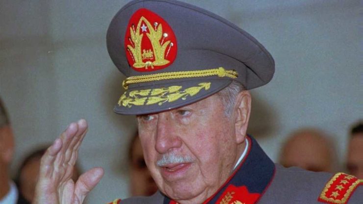Polícia v Čile našla počas protidrogovej operácie pištoľ, ktorá kedysi patrila zosnulému diktátorovi Augustovi Pinochetovi