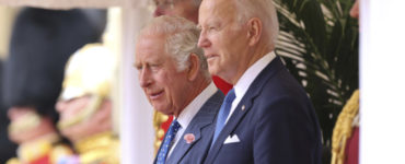 Joe Biden a Kráľ Karol III