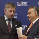 Na snímke vľavo Robert Fico a vpravo predseda vlády Maďarska Viktor Orbán