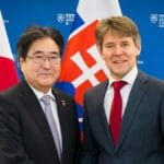 Štátny tajomník zahraničných vecí a európskych záležitostí Slovenskej republiky Marek Eštok s japonským veľvyslancom Yasuhirim Kawakamim