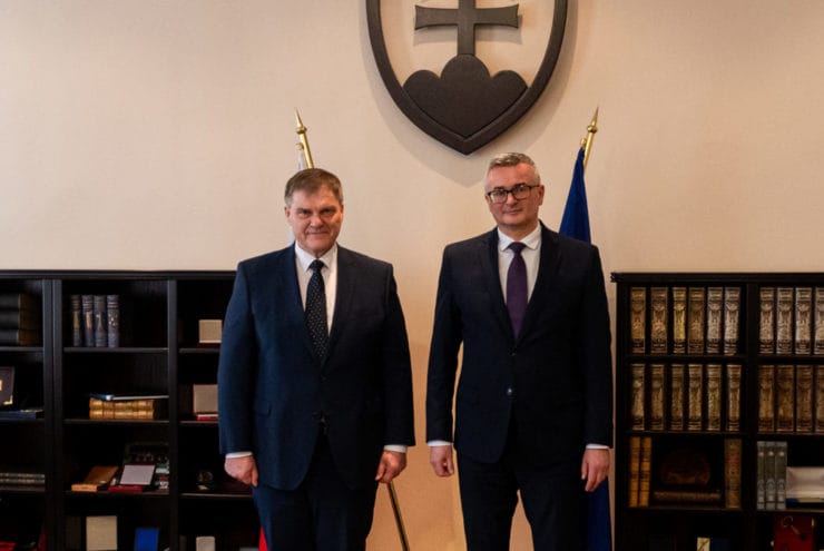 Predseda ústavného súdu Ivan Fiačan dnes popoludní v Košiciach prijal veľvyslanca Českej republiky na Slovensku Rudolfa Jindráka