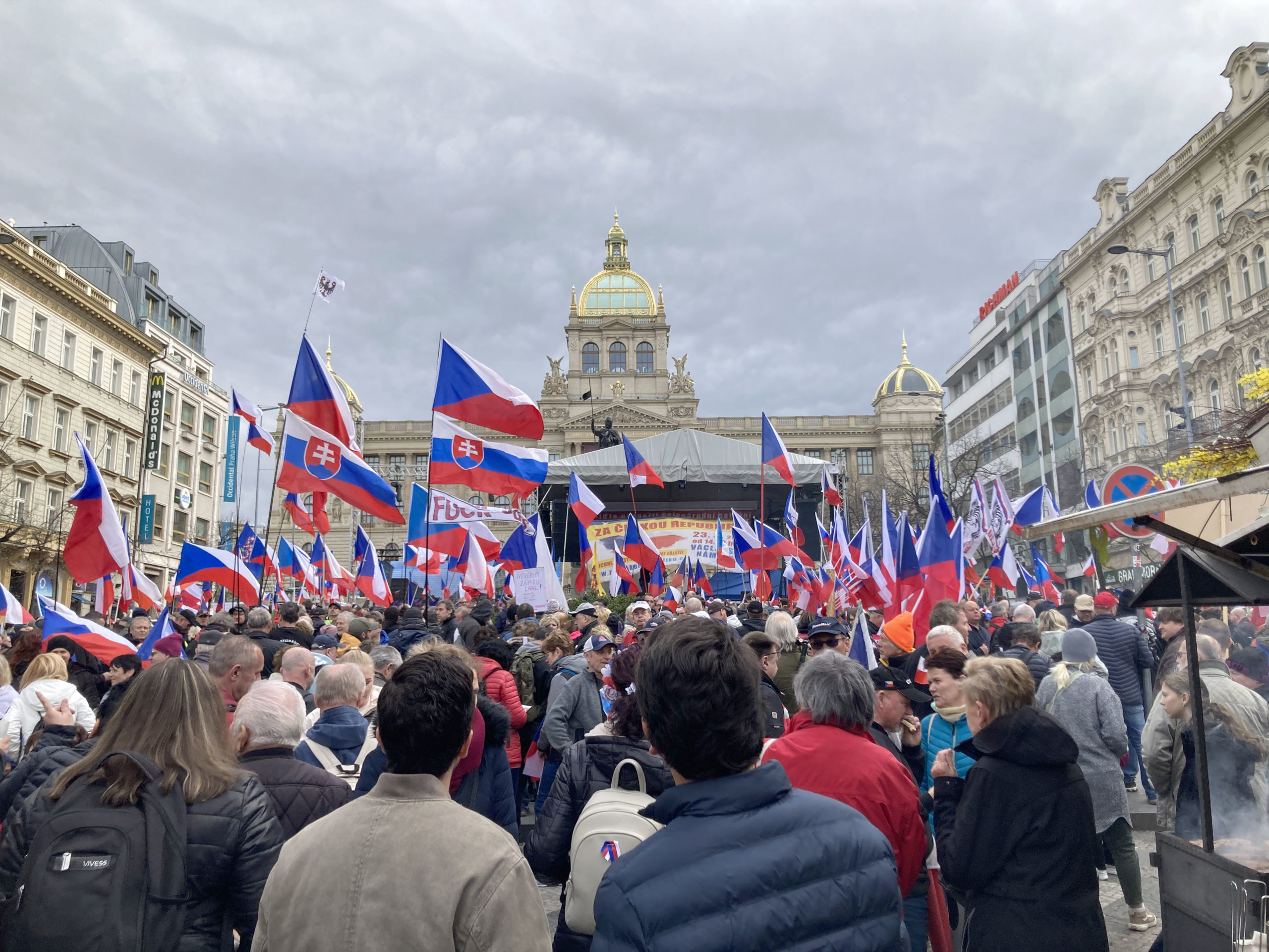 V Prahe sa konalo zhromaždenie na podporu prezidenta Pavla, d&ocirc;vodom je nomin&aacute;cia Turka na ministra | Spr&aacute;vy zo zahraničia