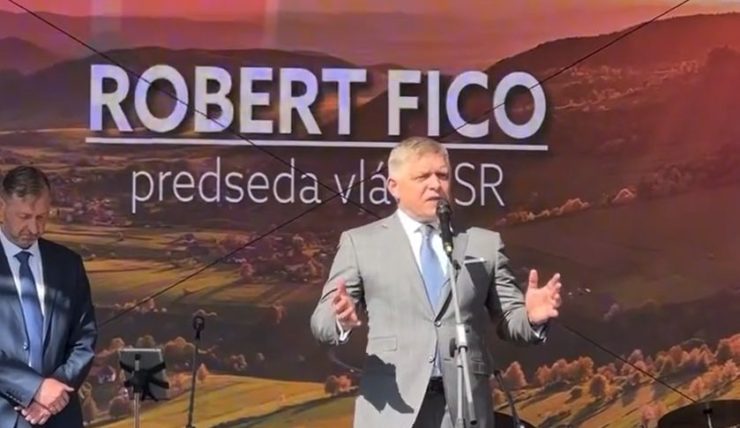 premiér Robert Fico (Smer-SD)