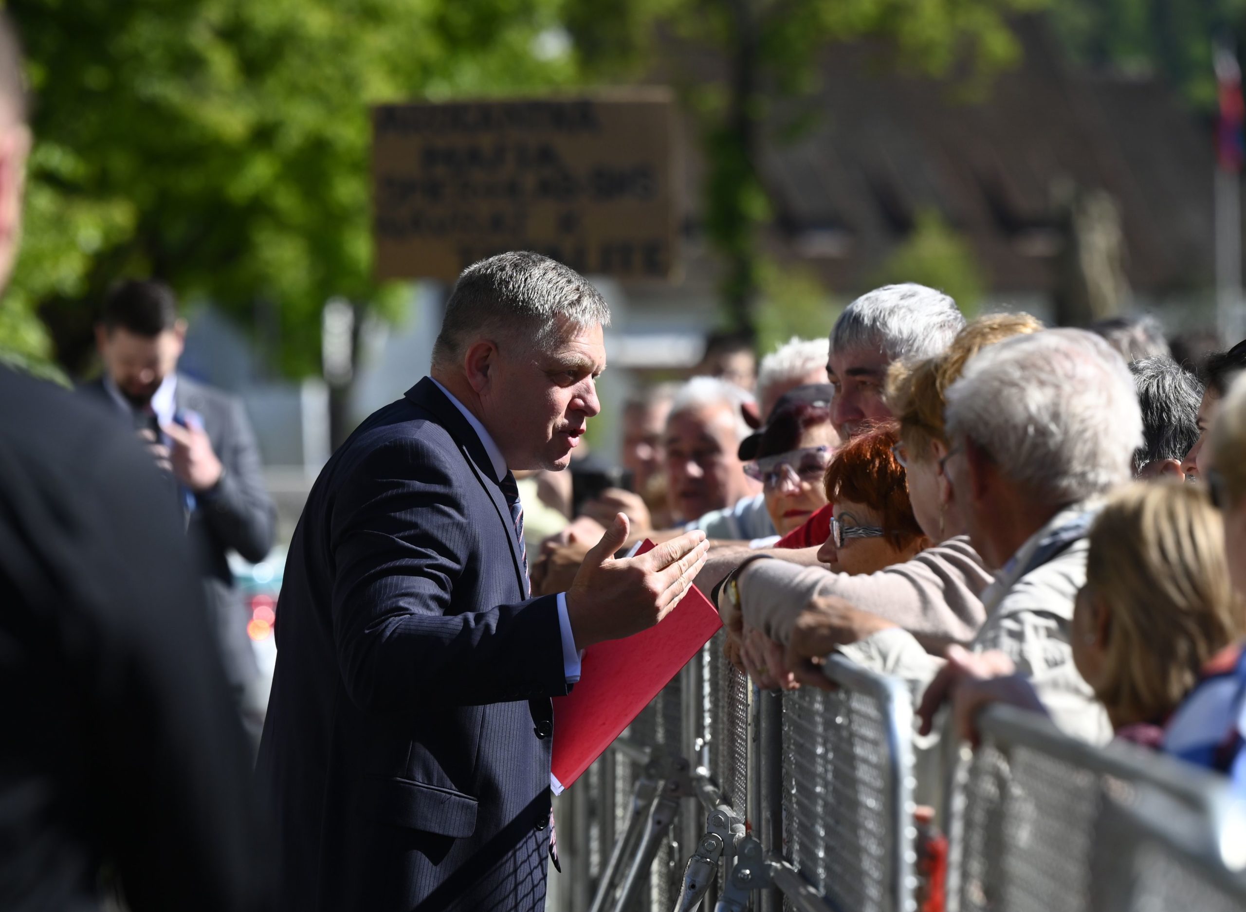 Rada vlády SR pre ľudské práva: Atentát na premiéra Roberta Fica je priamou hrozbou demokracie | Domáca politika