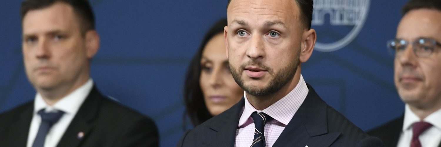 Na snímke v popredí minister vnútra Matúš Šutaj Eštok (Hlas-SD) počas tlačovej konferencie po mimoriadnom zasadnutí Bezpečnostnej rady SR v Bratislave