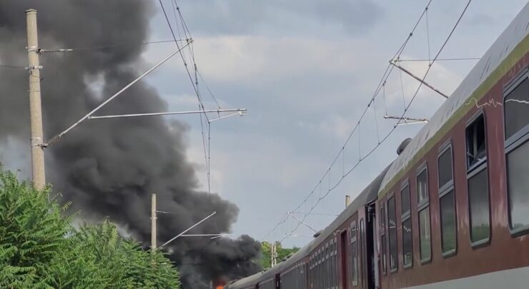 Pri nehode vlaku s autobusom pri Nových Zámkoch zomreli najmenej štyri osoby