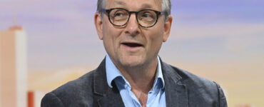 Lekár a moderátor Michael Mosley. (Jeff Overs/BBC via AP)