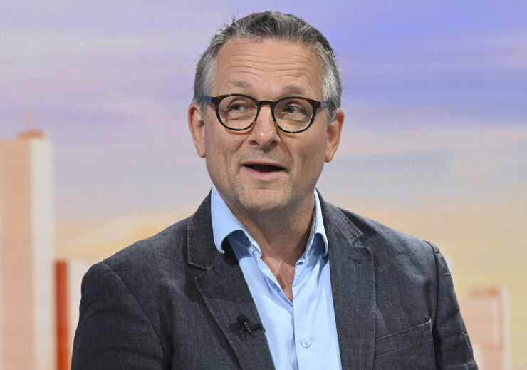 Lekár a moderátor Michael Mosley. (Jeff Overs/BBC via AP)