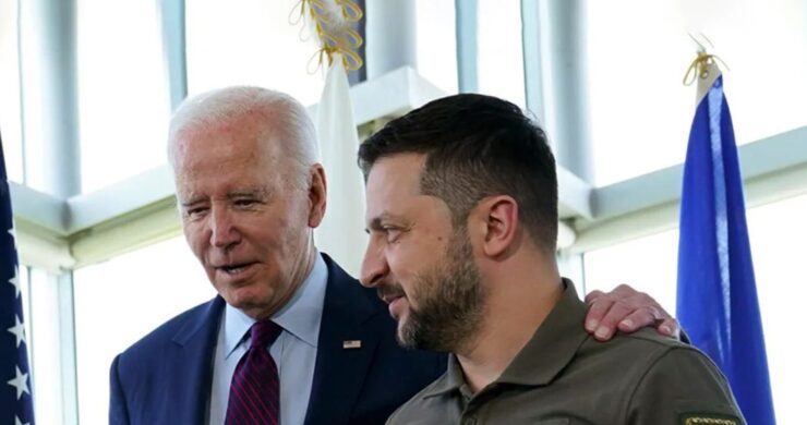 Americký prezident Joe Biden a ukrajinská hlava štátu Volodymyr Zelenskyj